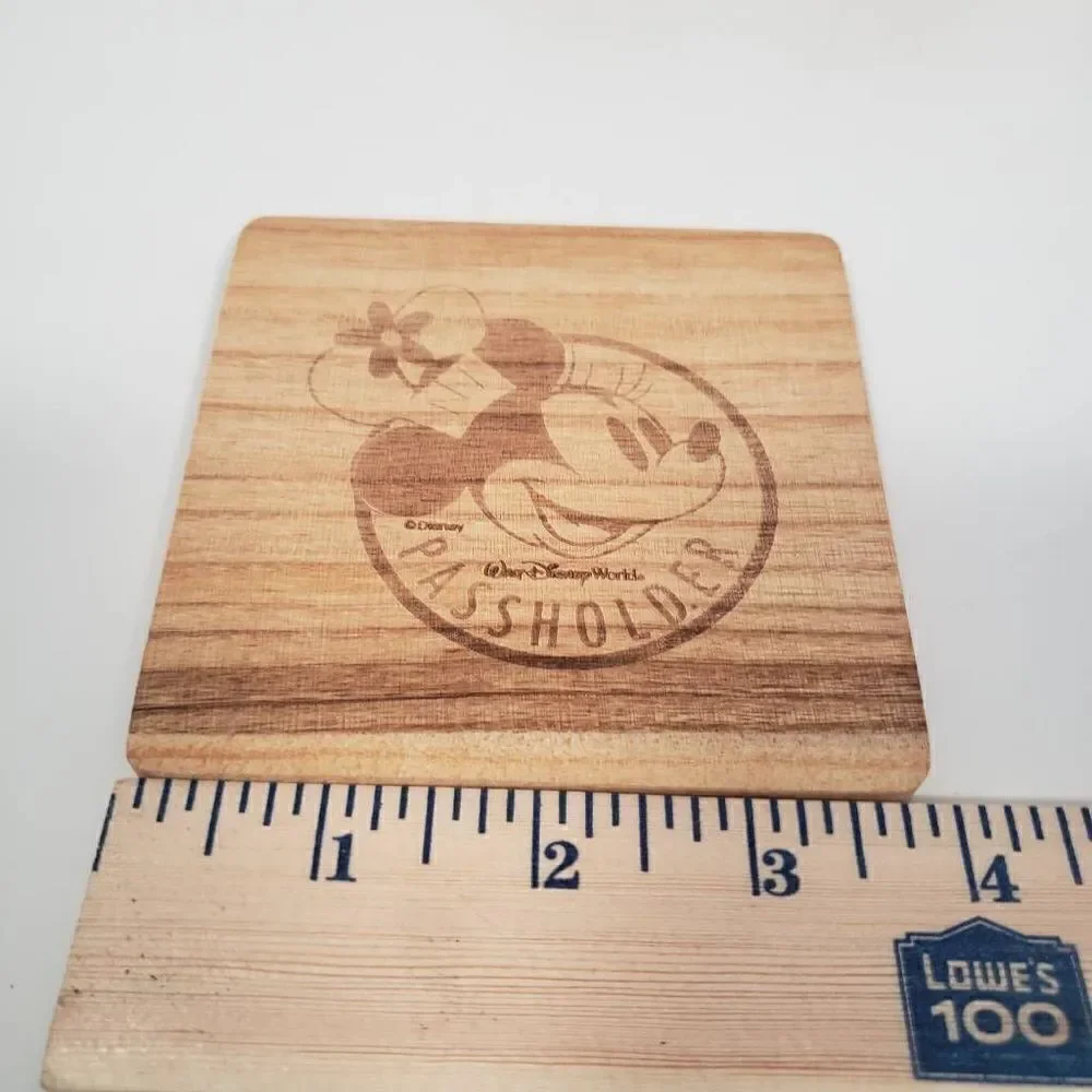 Disney Parks Pass‎ holder Chef Minnie Mouse Wood Coaster Set Drinks